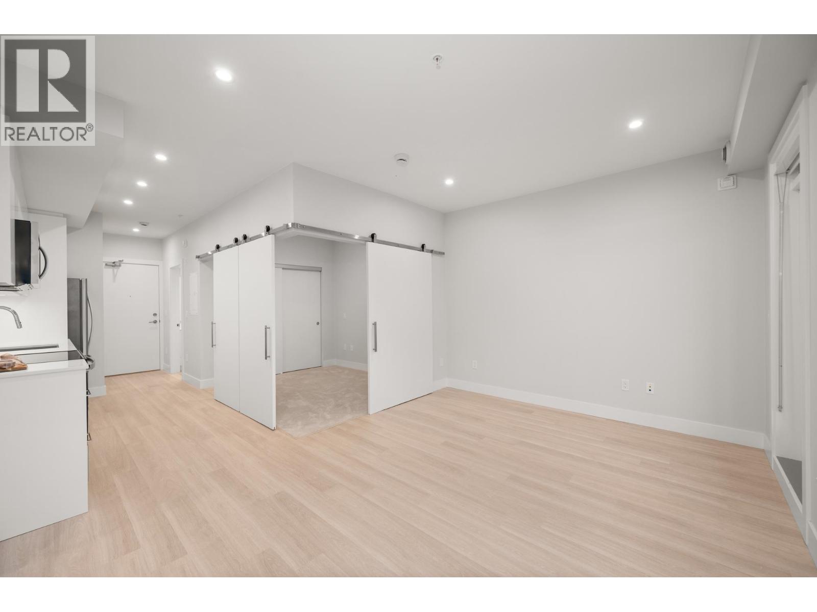 205 1942 Starling Drive Property Photo 5