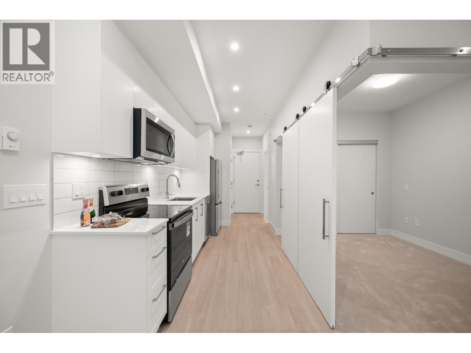 205 1942 Starling Drive Property Photo 10