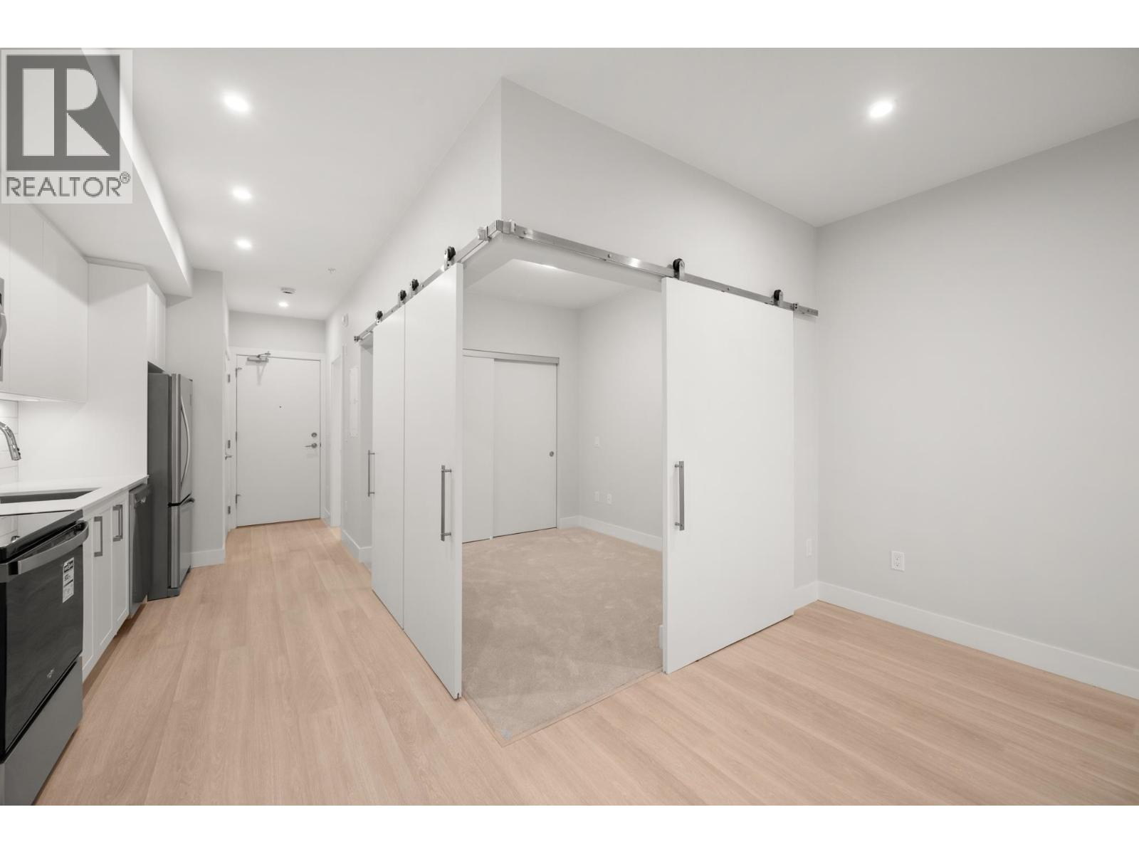 205 1942 Starling Drive Property Photo 12