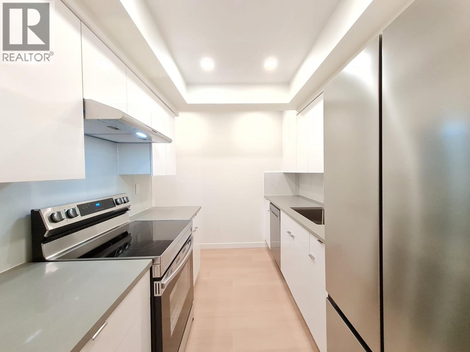107 6560 Buswell Street Property Photo 5
