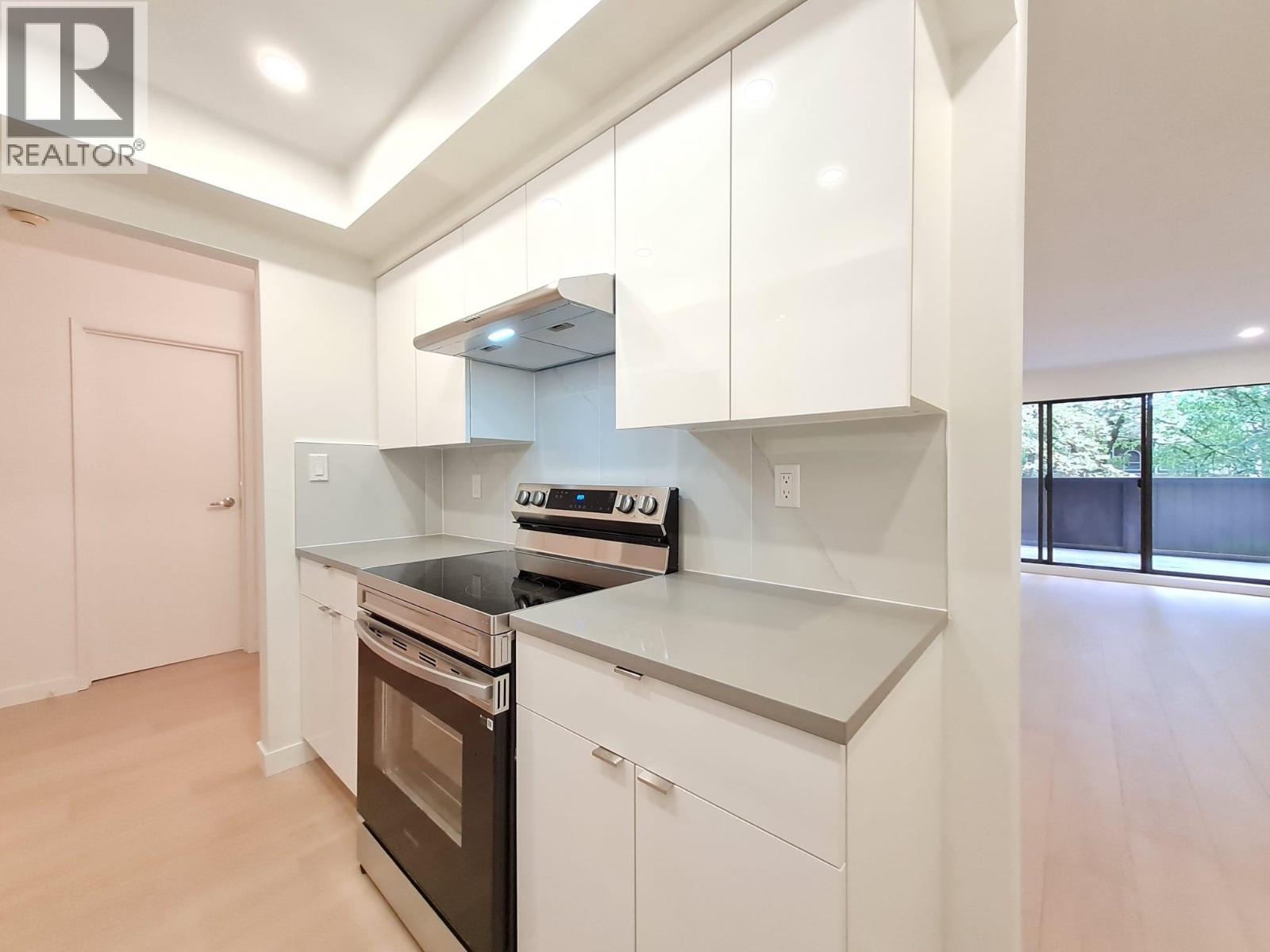 107 6560 Buswell Street Property Photo 6