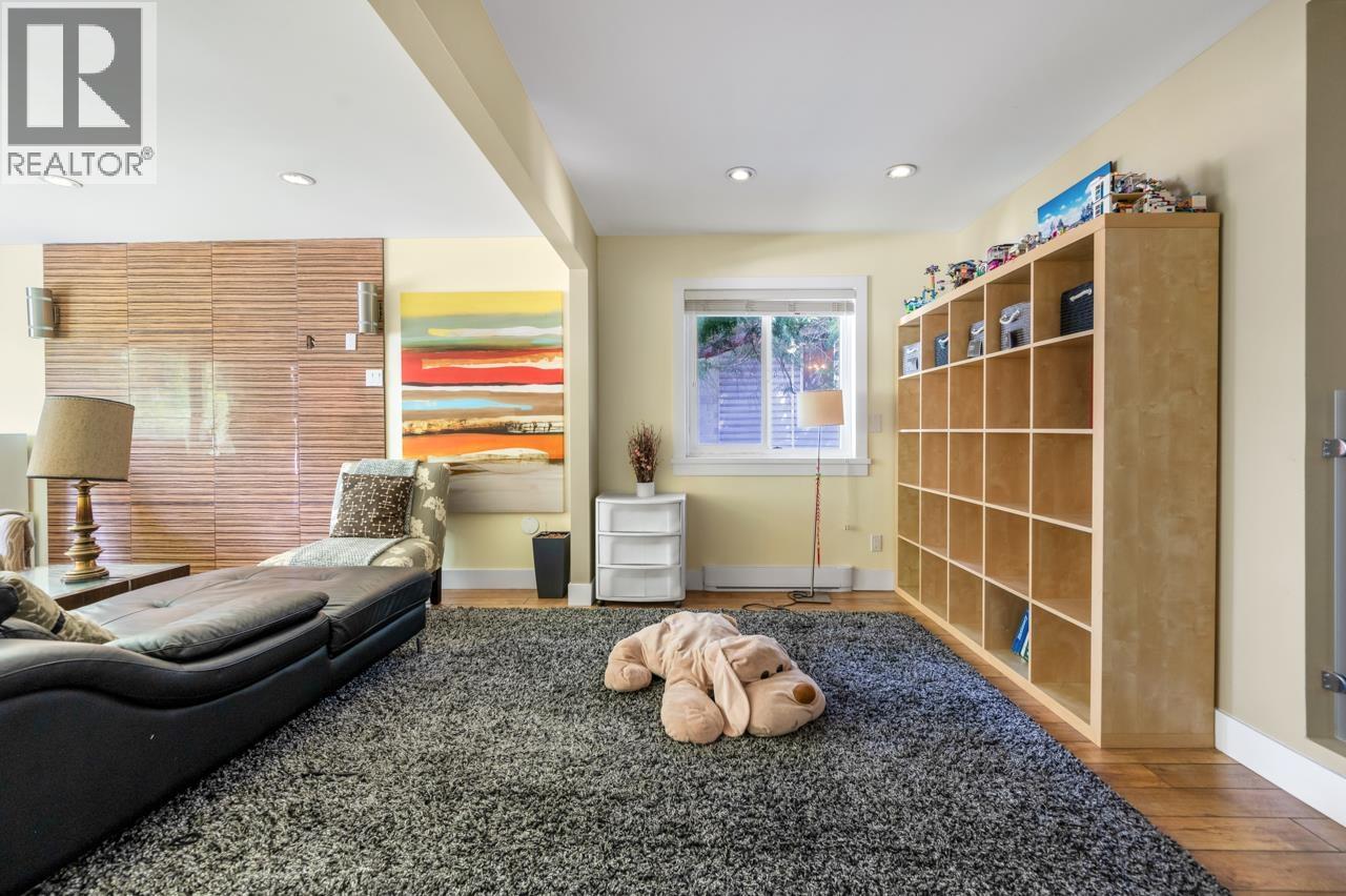 7814 Rosewood Street Property Photo 4