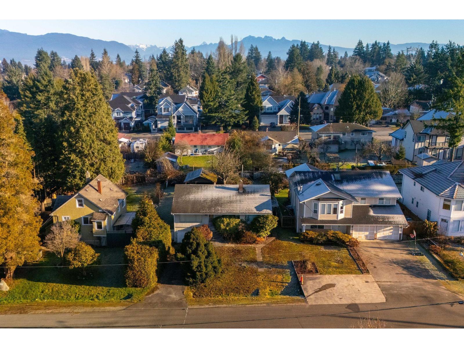 13817 Berg Road Property Photo 3