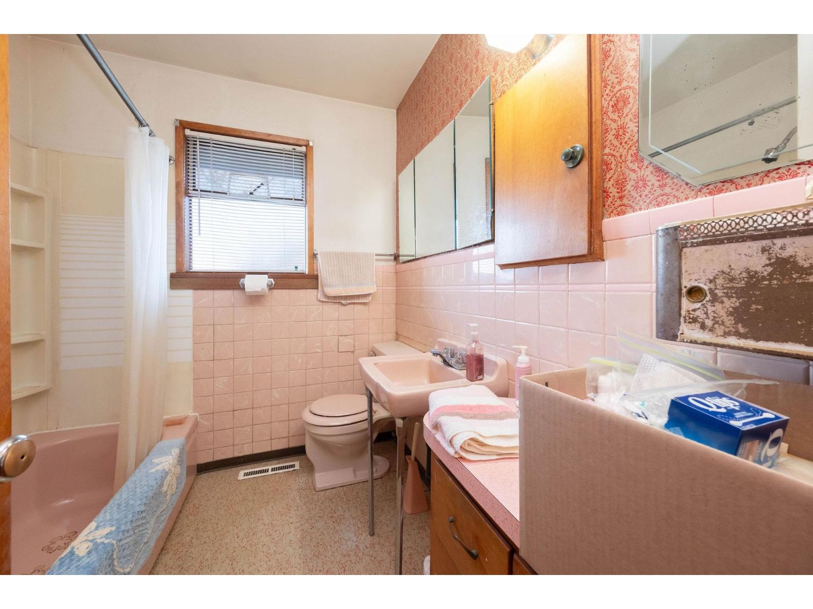 13817 Berg Road Property Photo 6