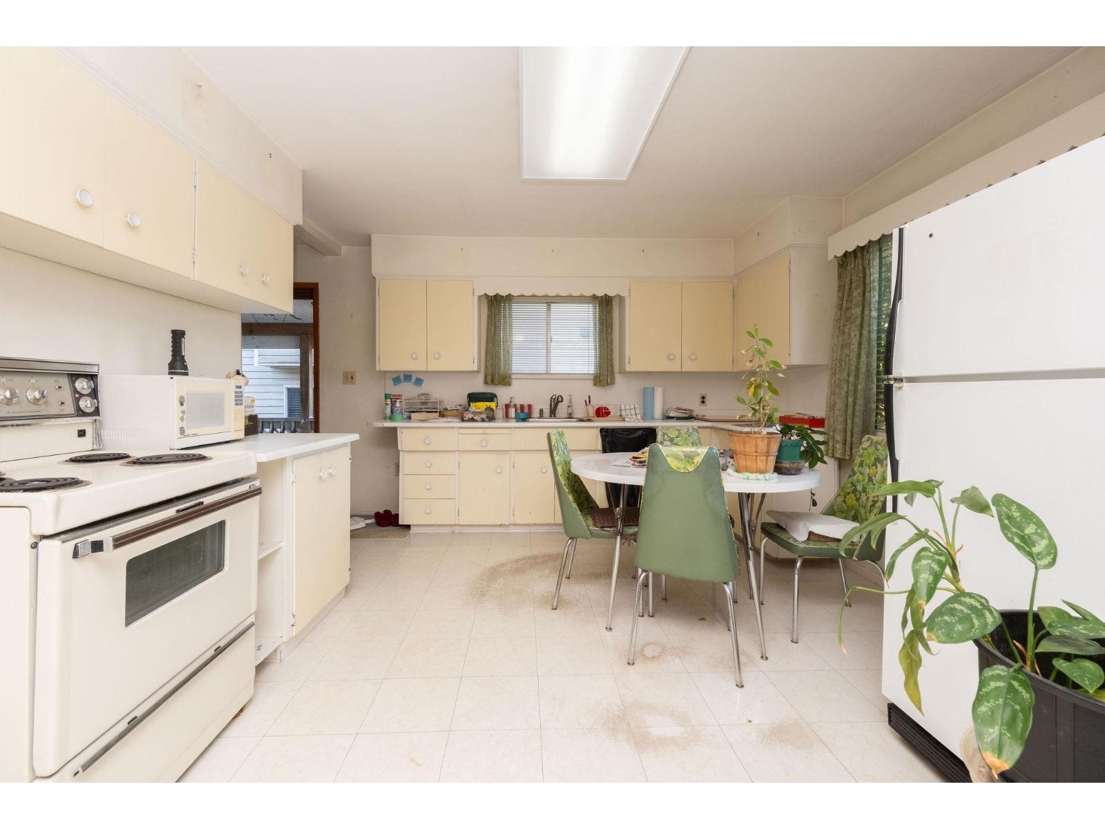 13817 Berg Road Property Photo 7