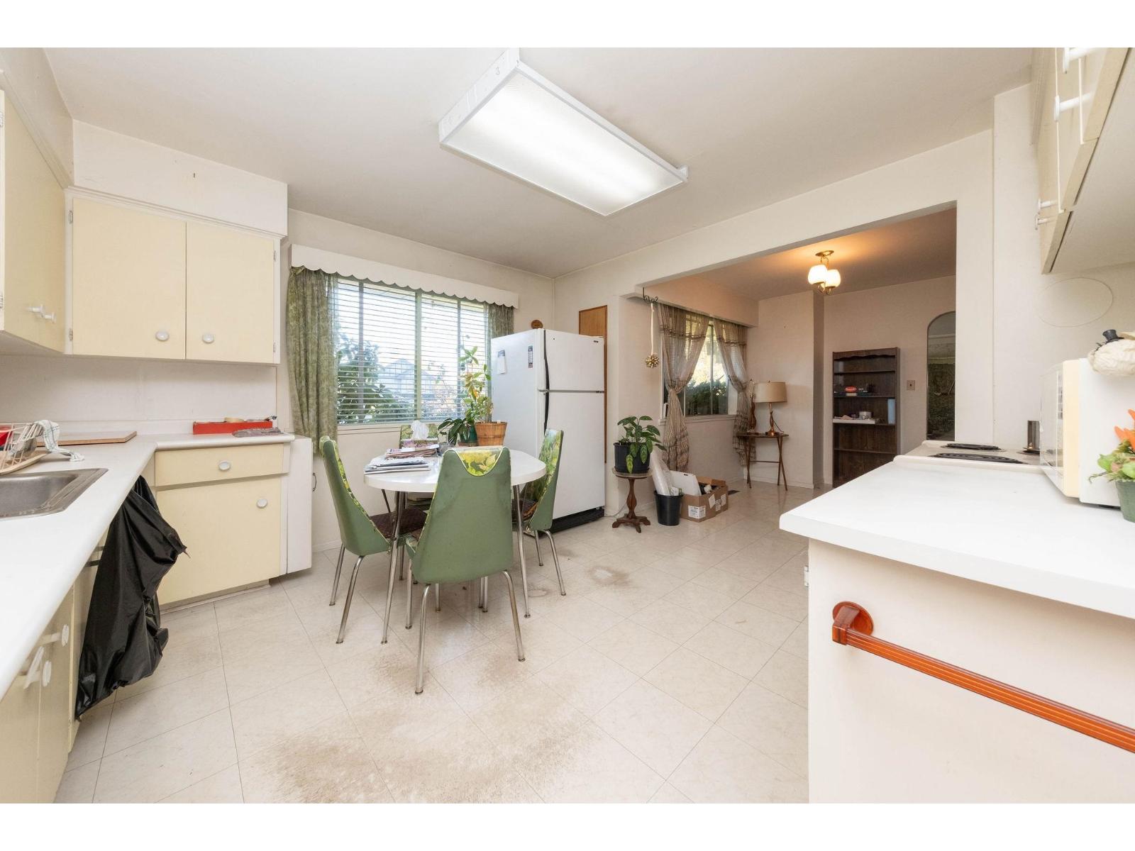 13817 Berg Road Property Photo 9