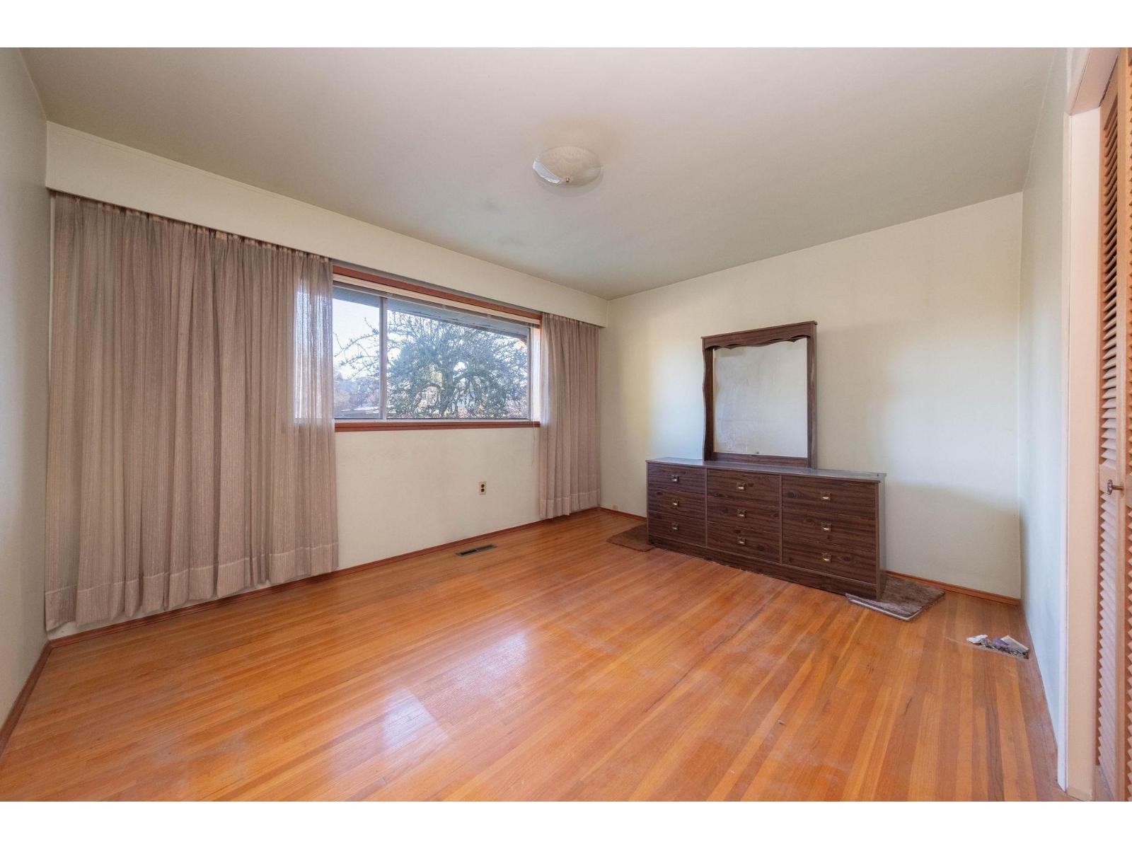 13817 Berg Road Property Photo 11