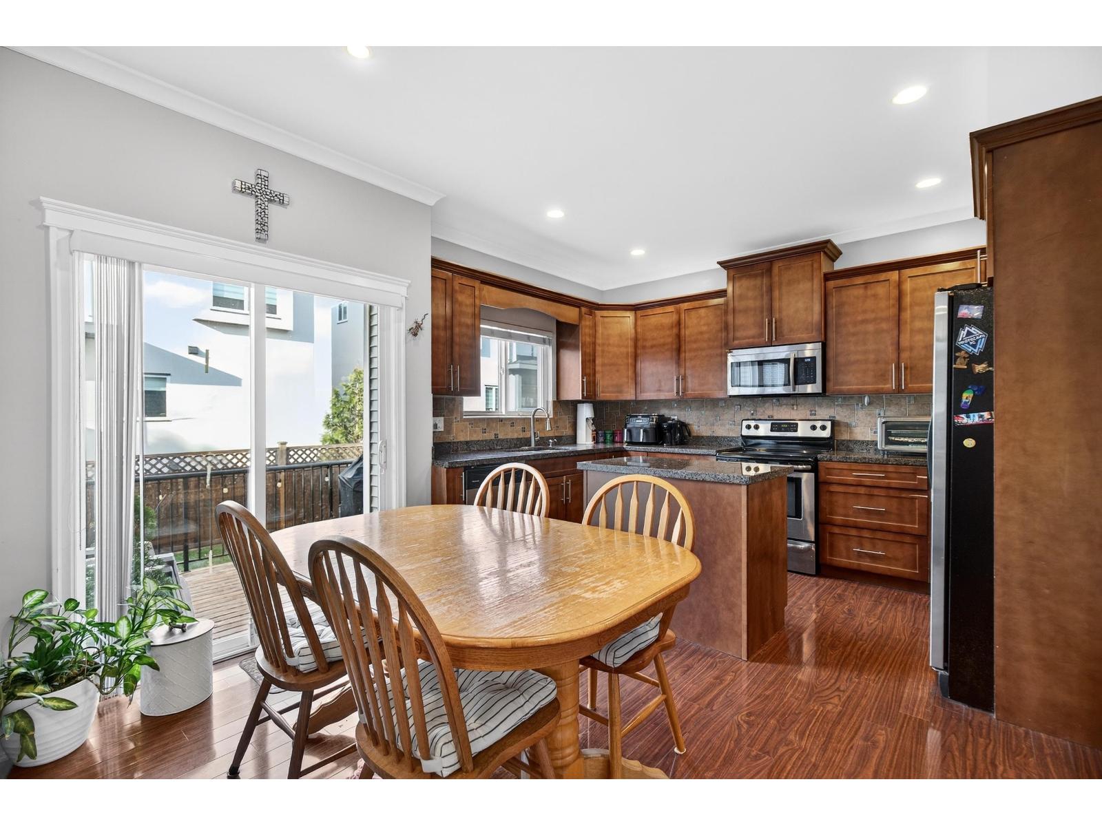 2363 157a Street Property Photo 5