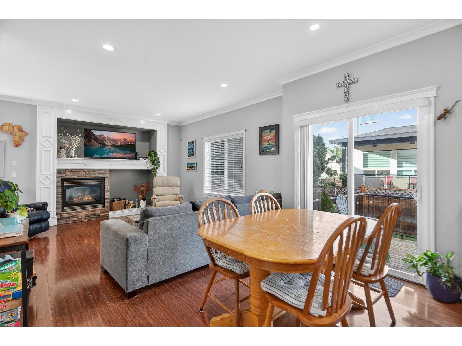 2363 157a Street Property Photo 10