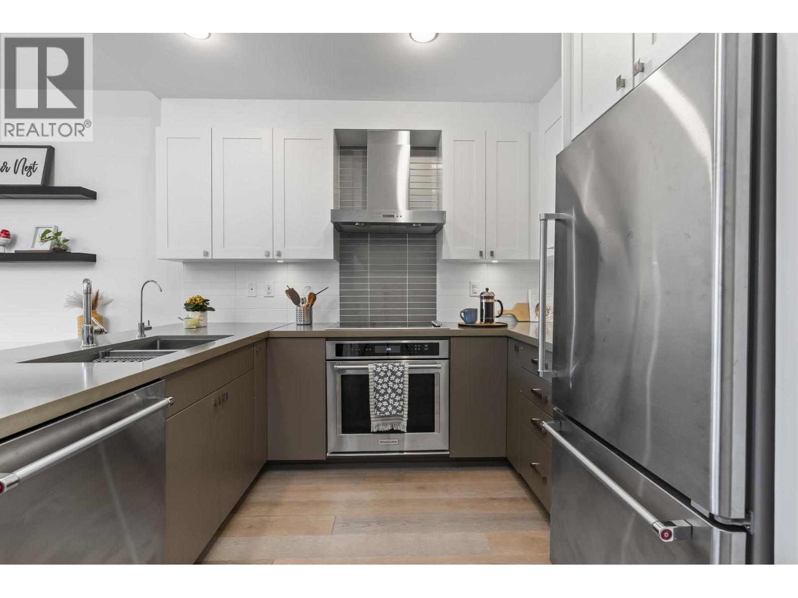 416 3399 Noel Drive Property Photo 12
