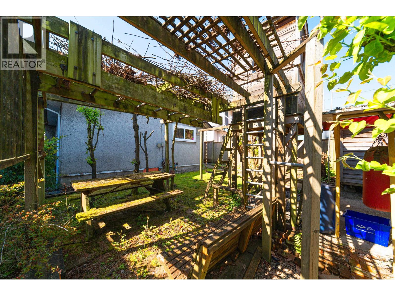 3089 E 1st Avenue Property Photo 18