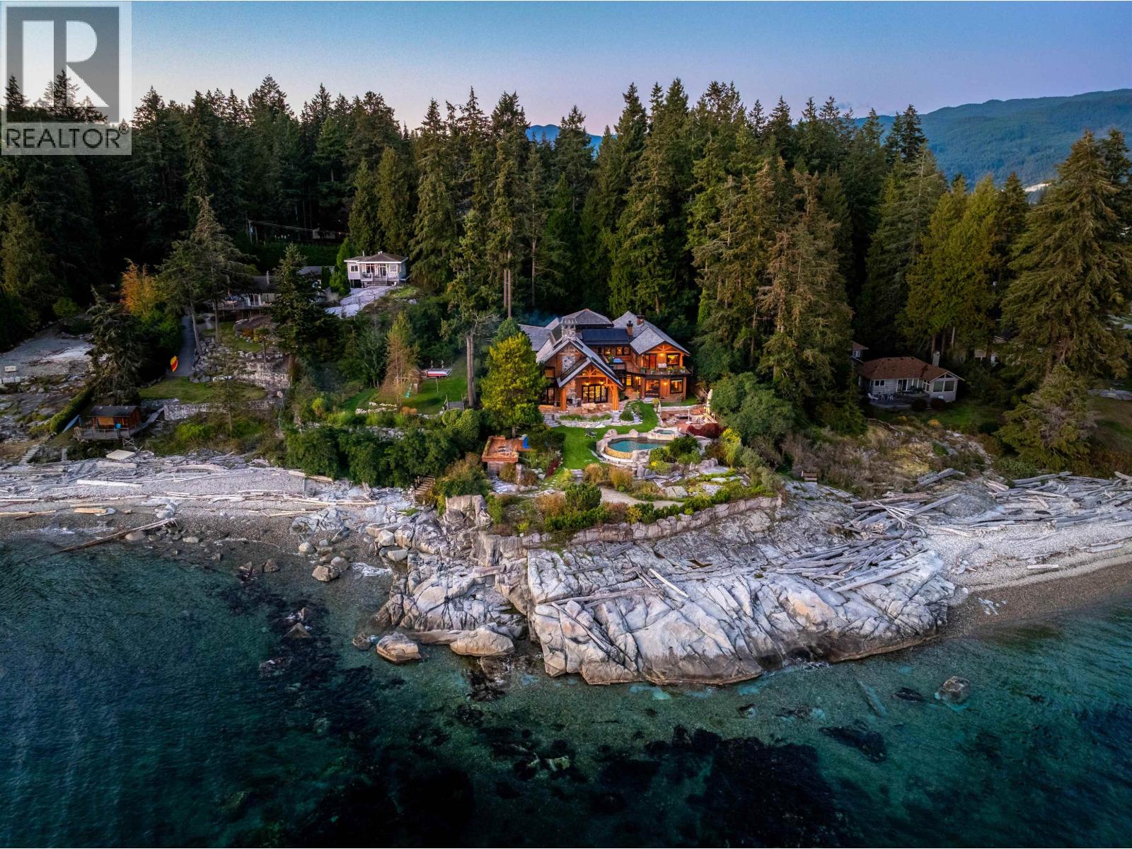 5871 Sunshine Coast Highway Property Photo 1
