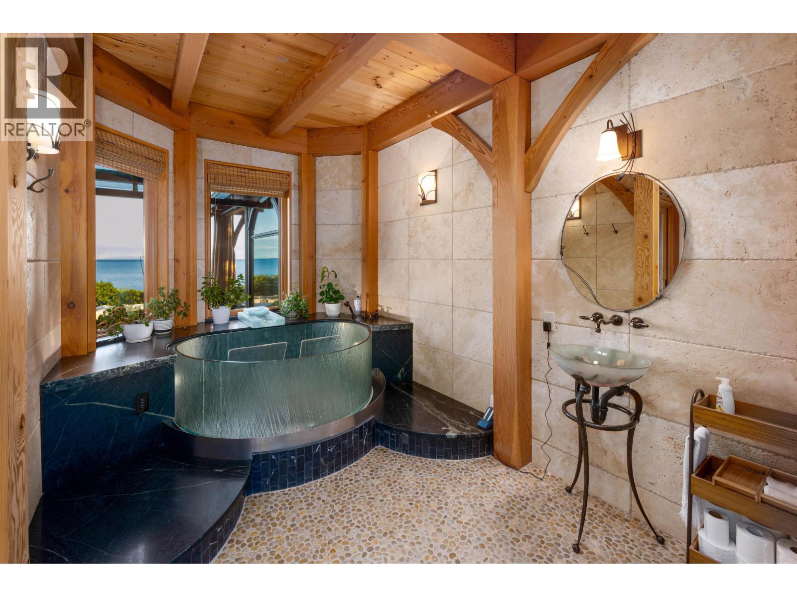 5871 Sunshine Coast Highway Property Photo 32