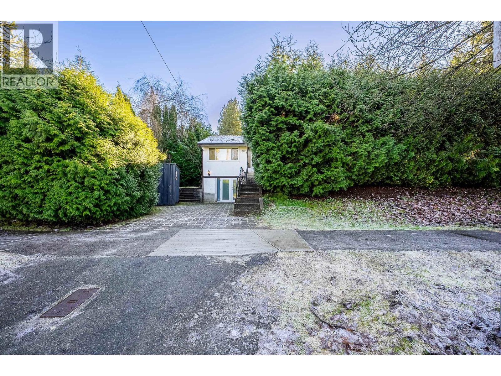 2217 Clarke Street Property Photo 14