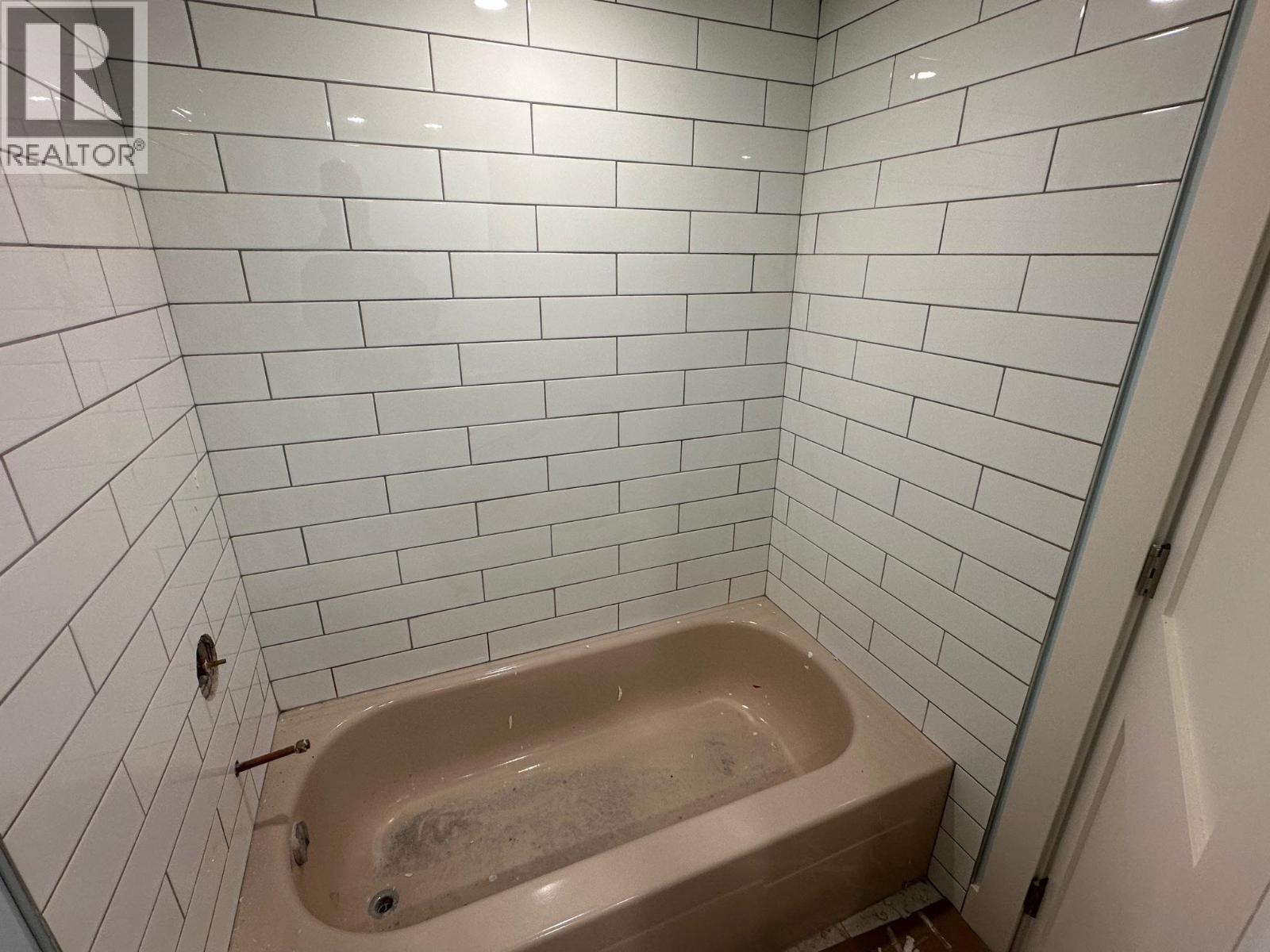 401 710 Seventh Avenue Property Photo 7