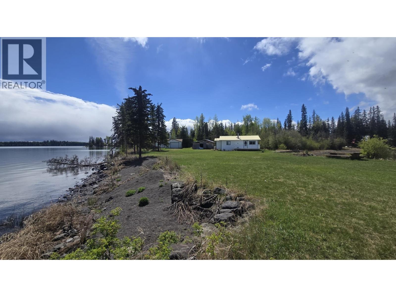 7597 North Point Road Property Photo 1