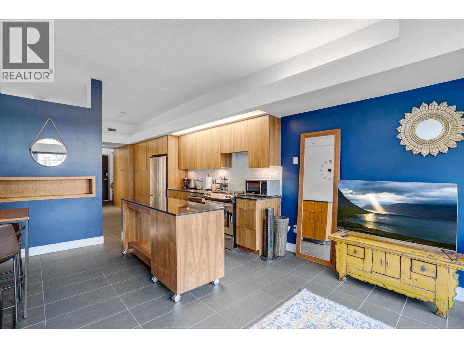 309 33 W Pender Street Property Photo 4