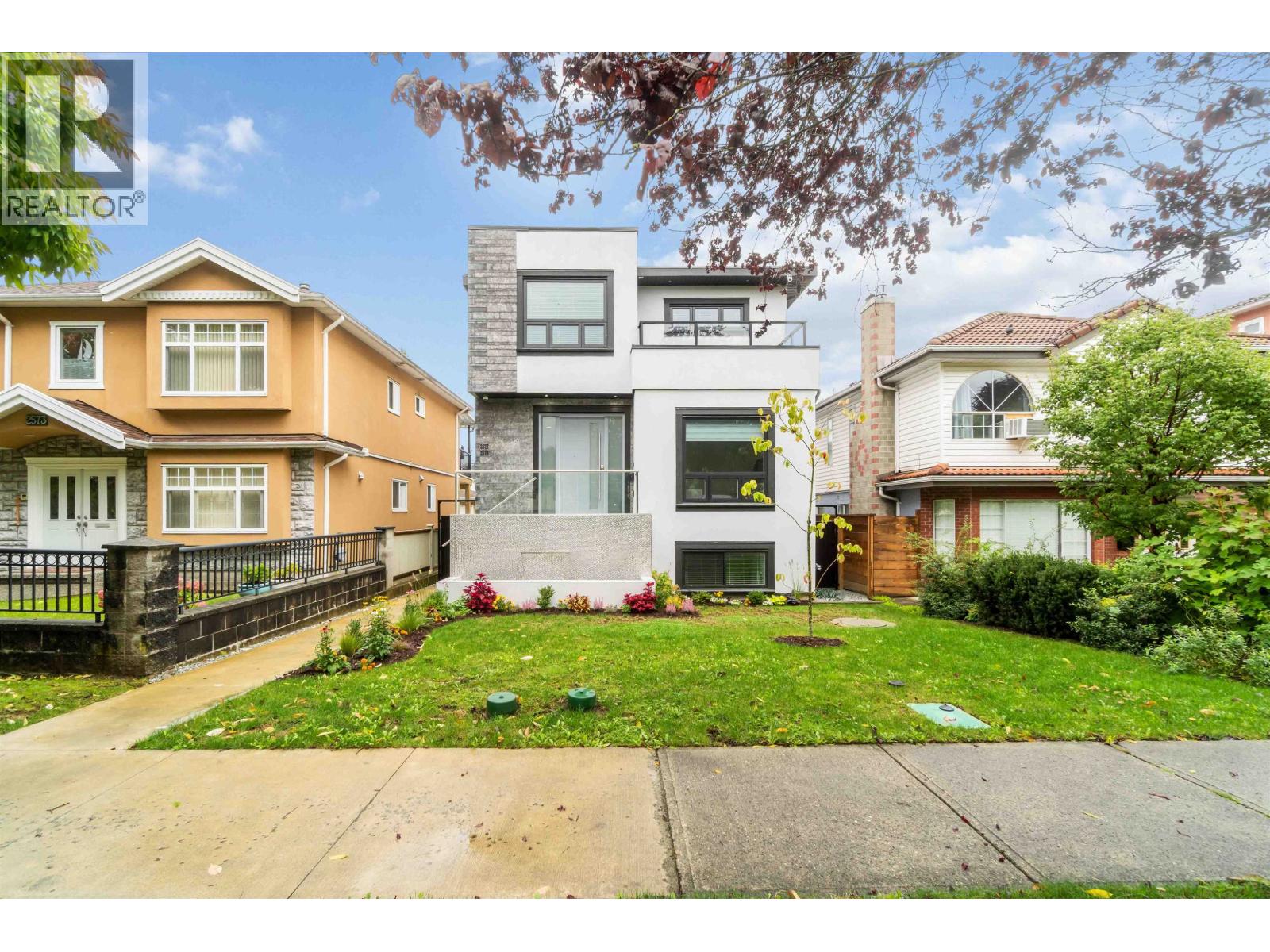 2575 & 2577 PARKER STREET
