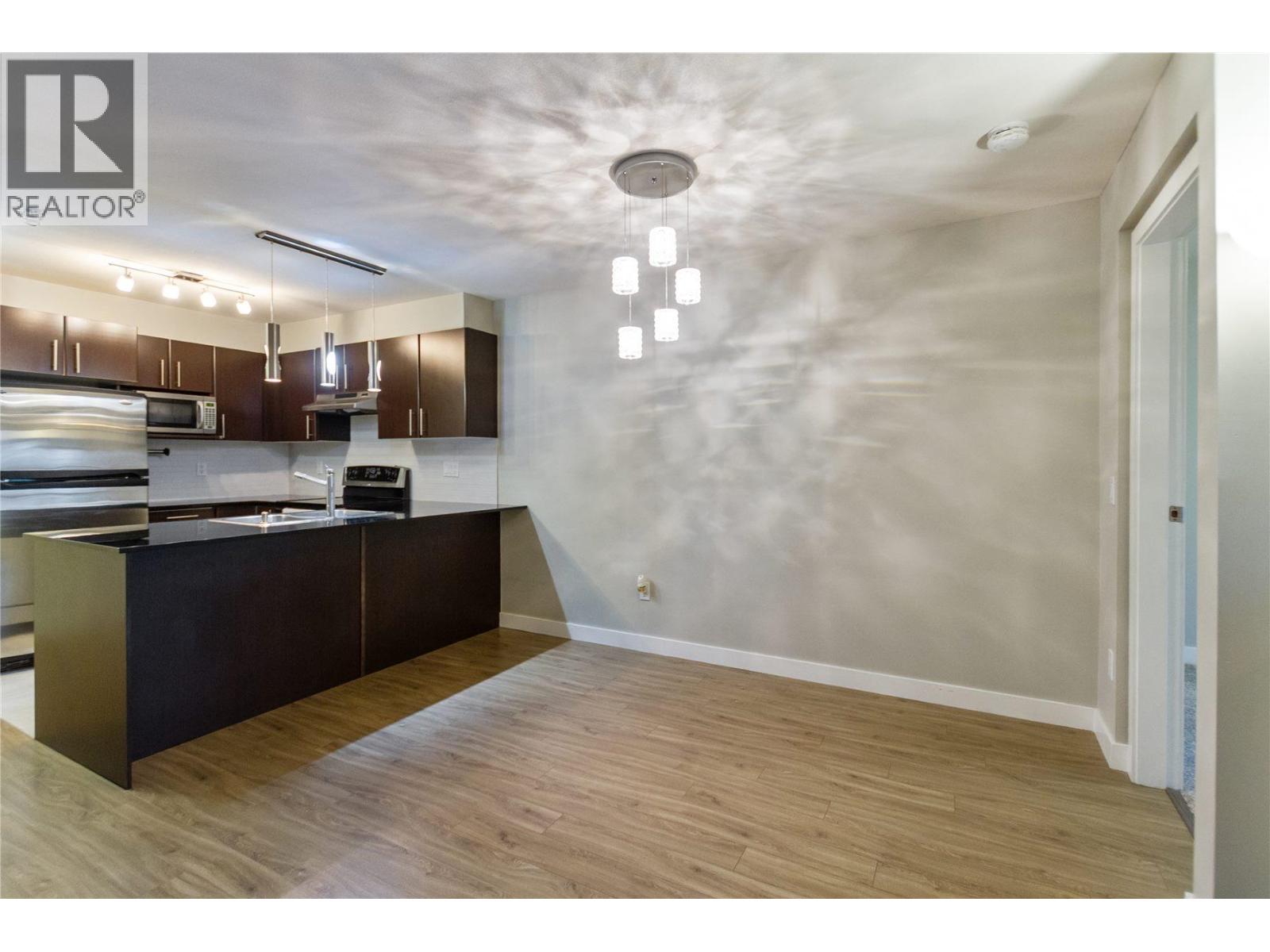 310 1633 Mackay Avenue Property Photo 6