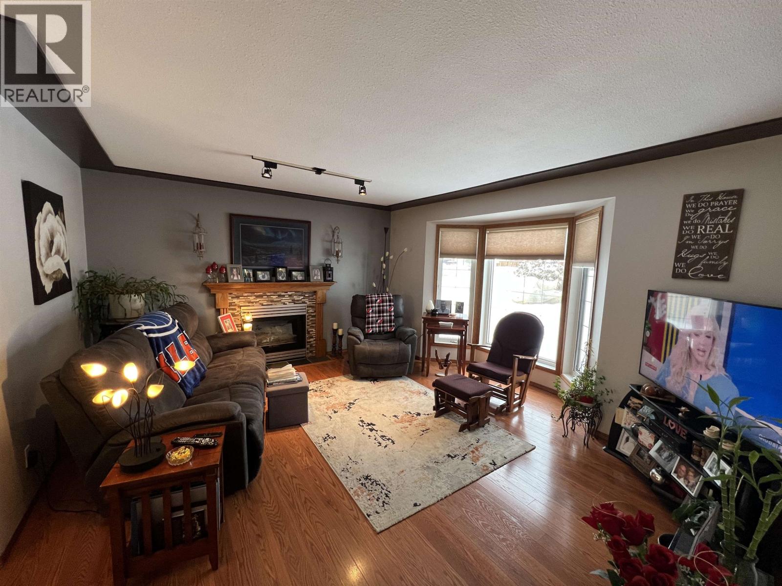 5323 Mountainview Drive Property Photo 3