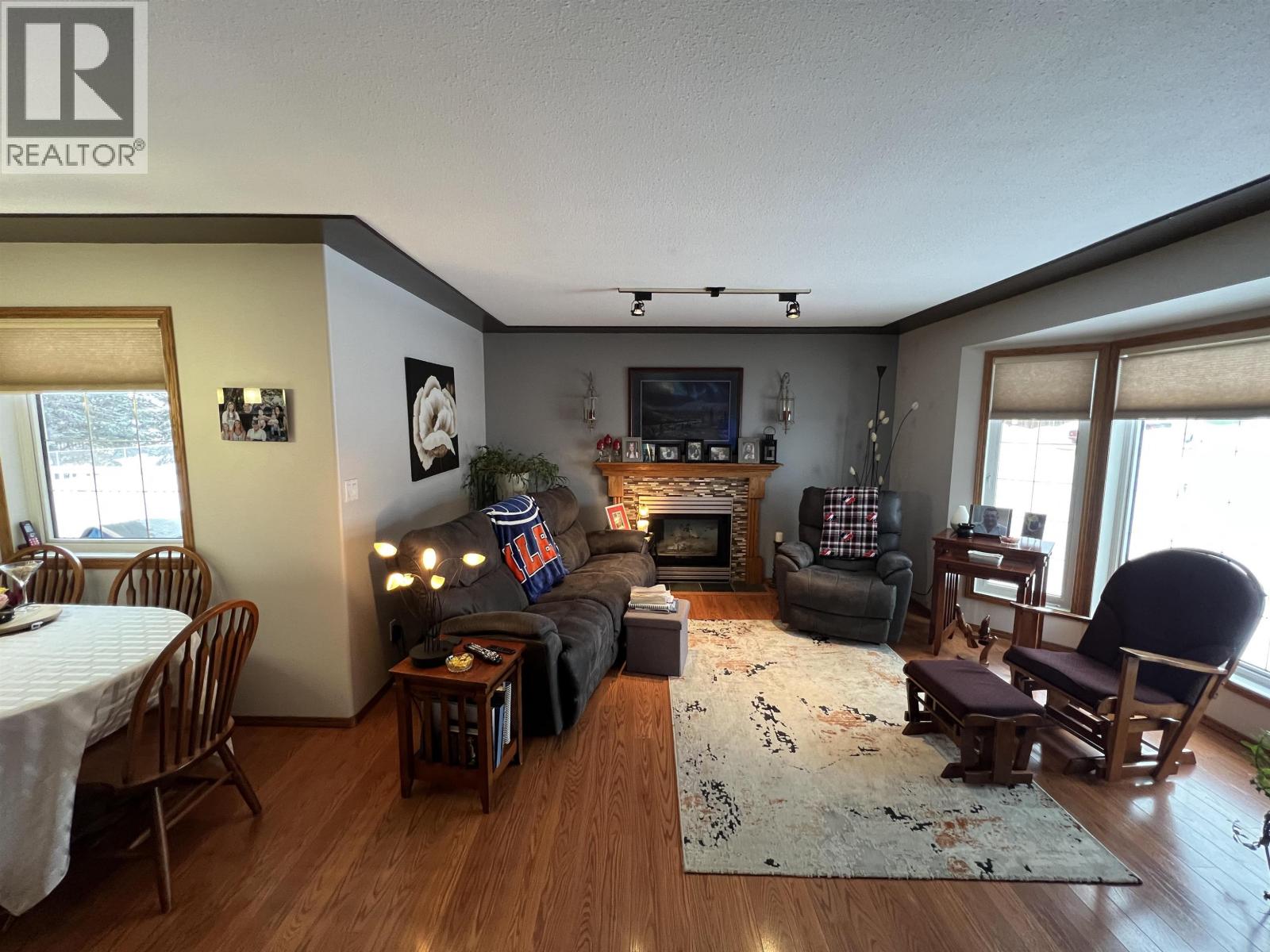 5323 Mountainview Drive Property Photo 4
