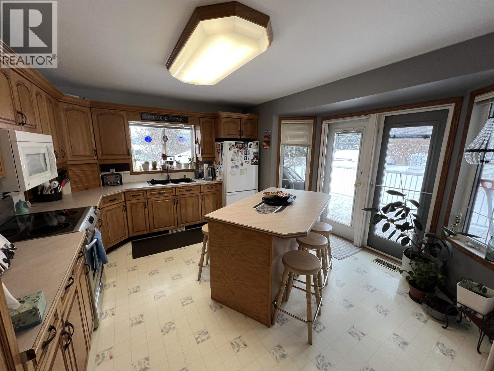 5323 Mountainview Drive Property Photo 7