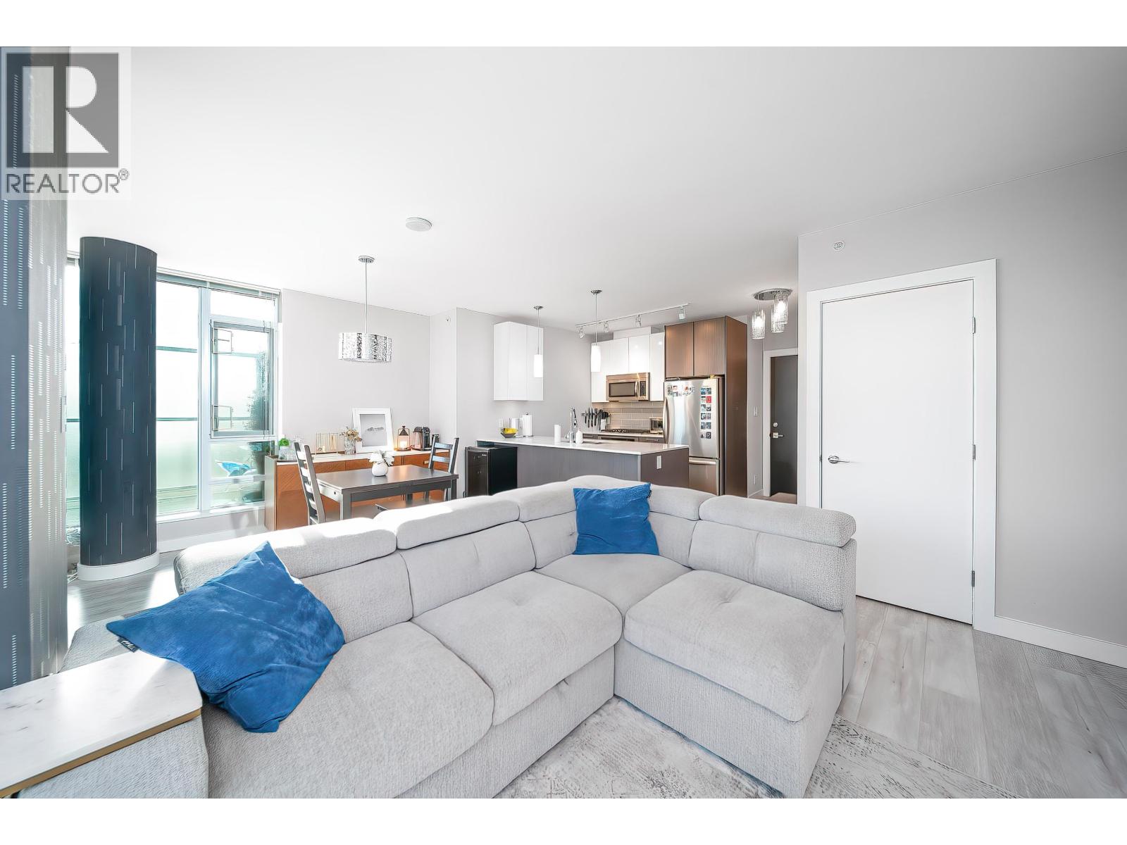1201 6951 Elmbridge Way Property Photo 2