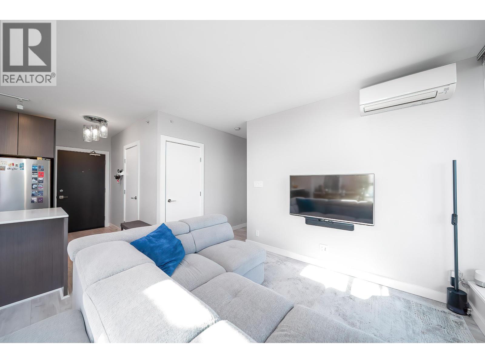 1201 6951 Elmbridge Way Property Photo 4