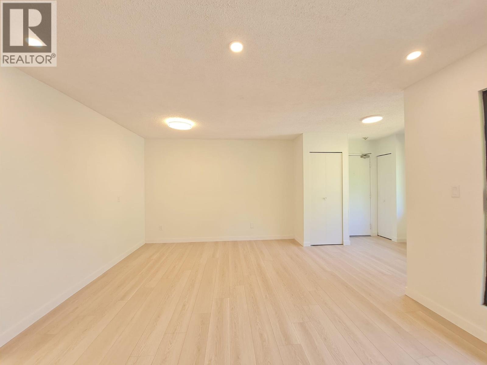 301 8645 Osler Street Property Photo 4
