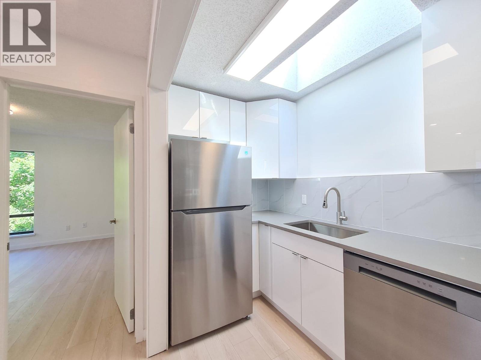 301 8645 Osler Street Property Photo 8
