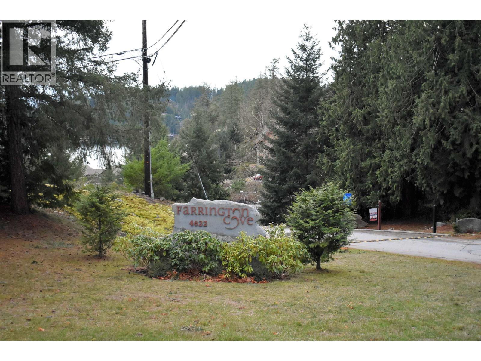 6 4622 Sinclair Bay Road Property Photo 1