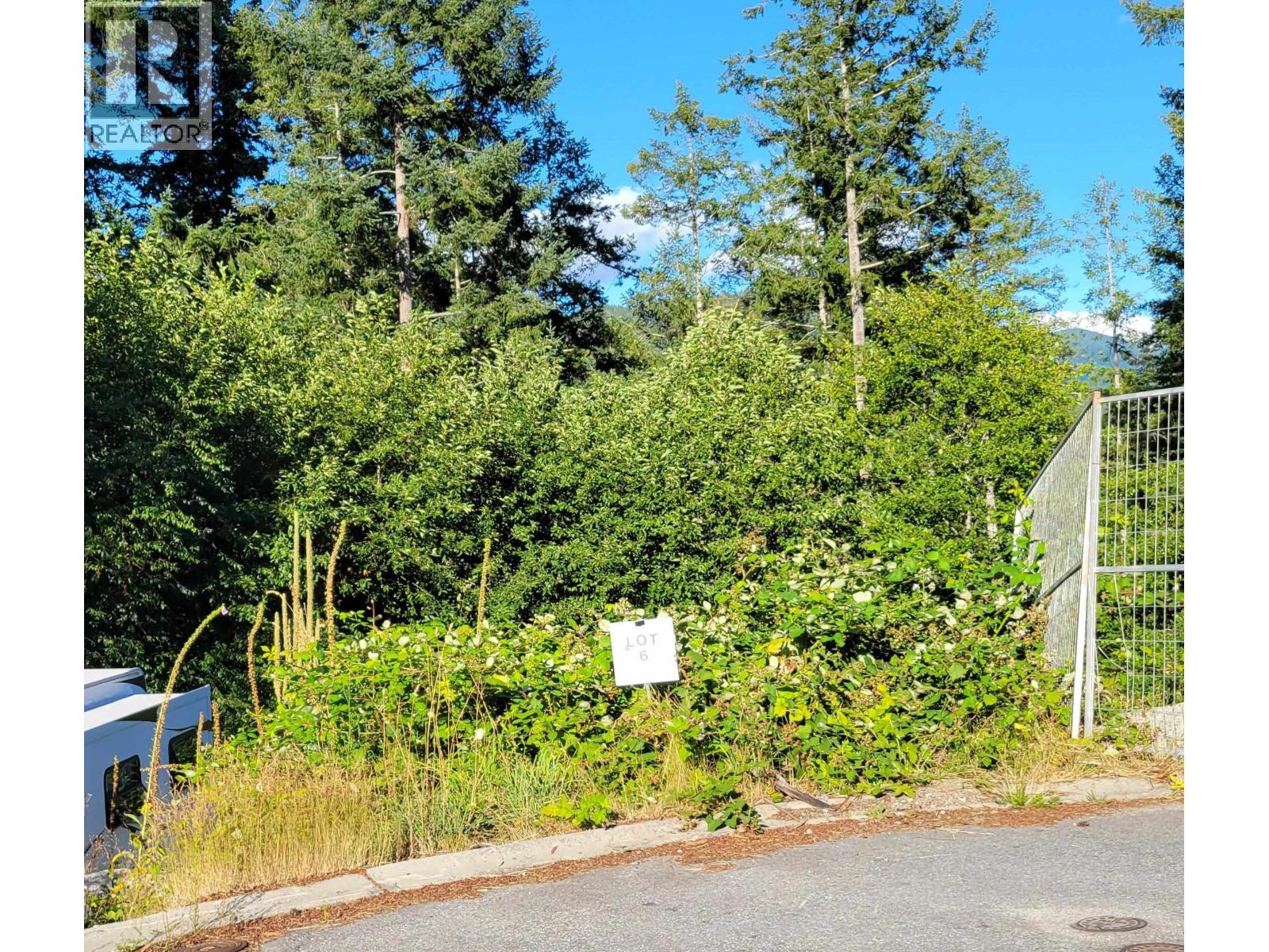 6 4622 Sinclair Bay Road Property Photo 2