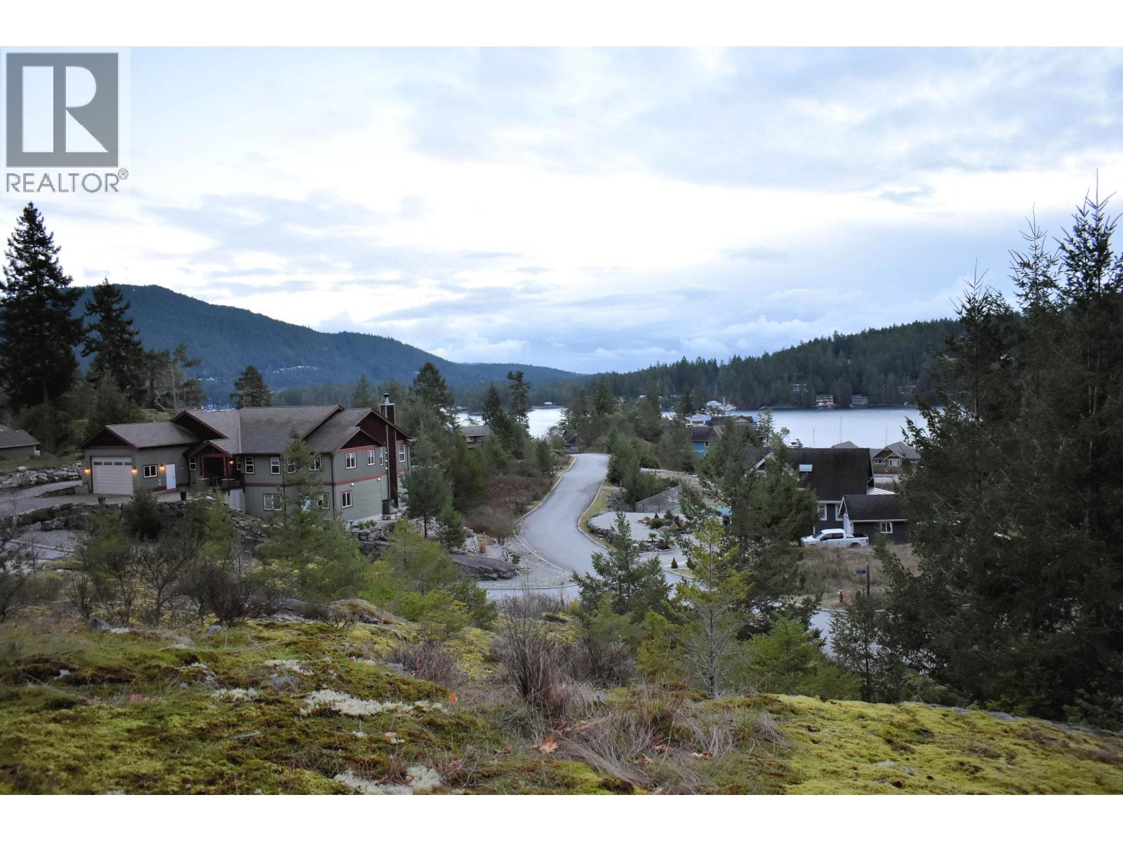 6 4622 Sinclair Bay Road Property Photo 12