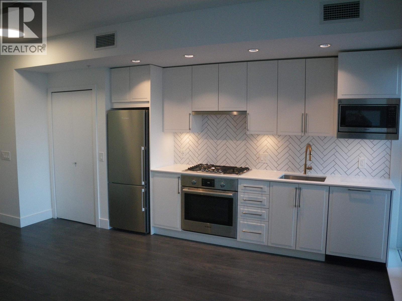 316 2435 Kingsway Property Photo 1