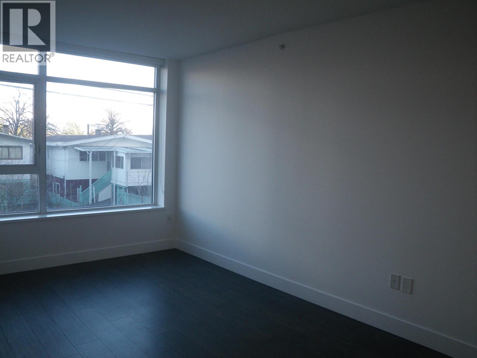 316 2435 Kingsway Property Photo 4