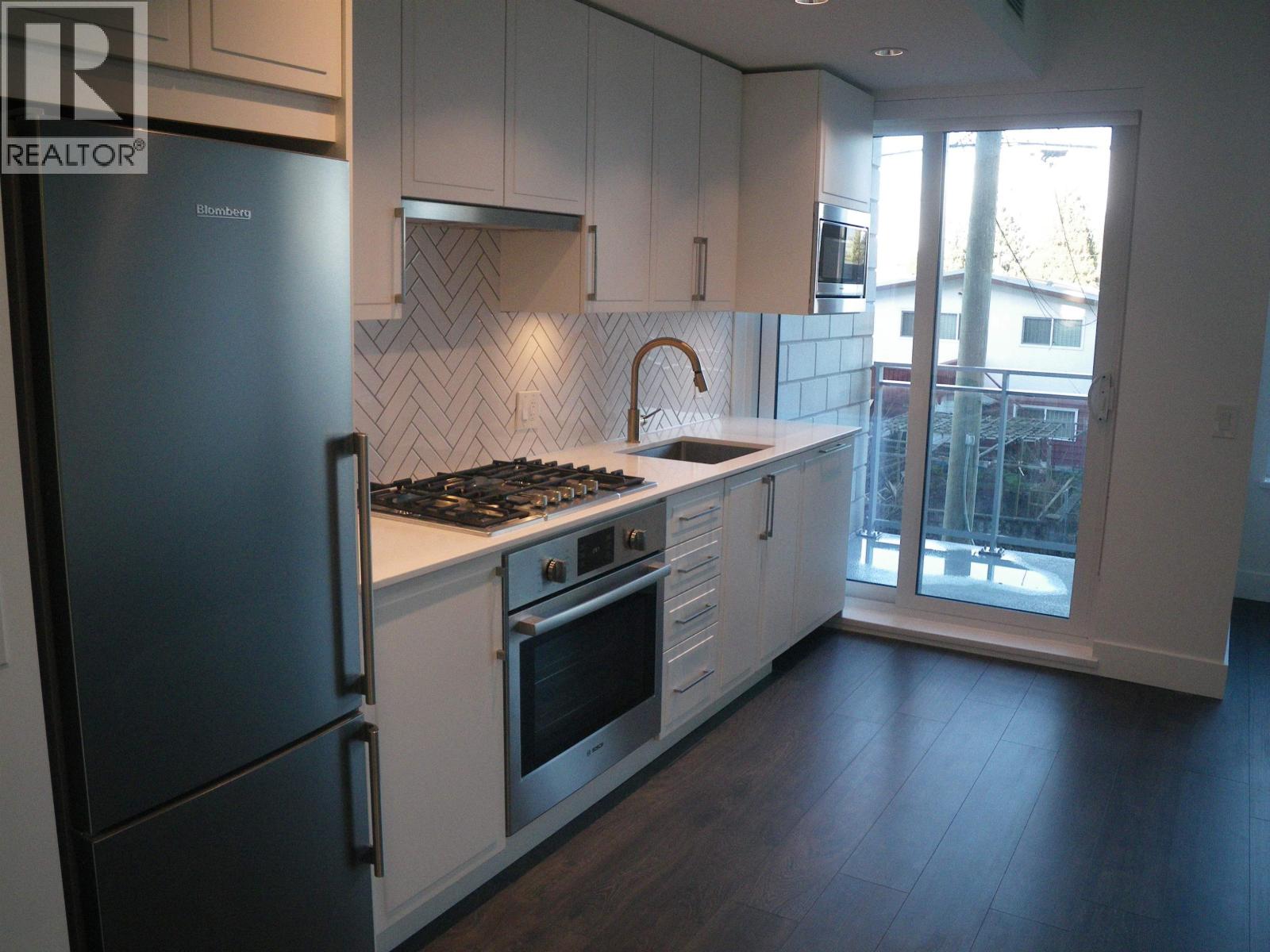 316 2435 Kingsway Property Photo 6