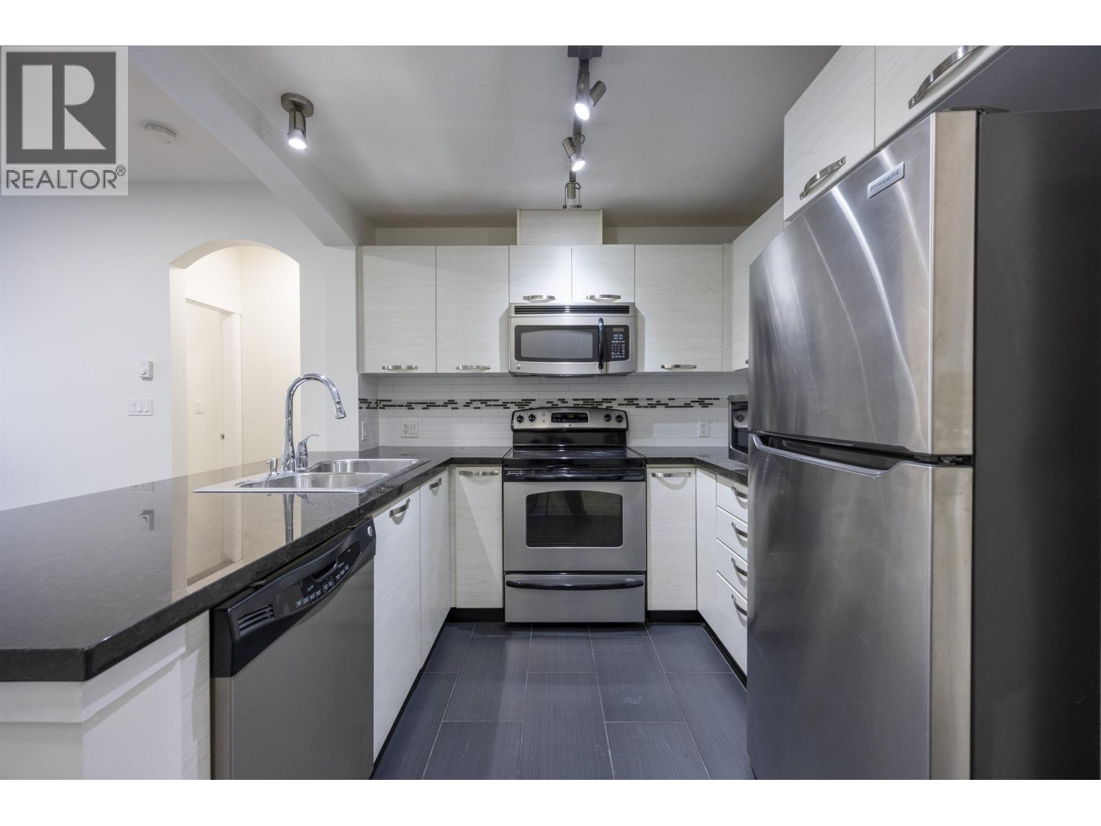 311 7428 Byrnepark Walk Property Photo 5