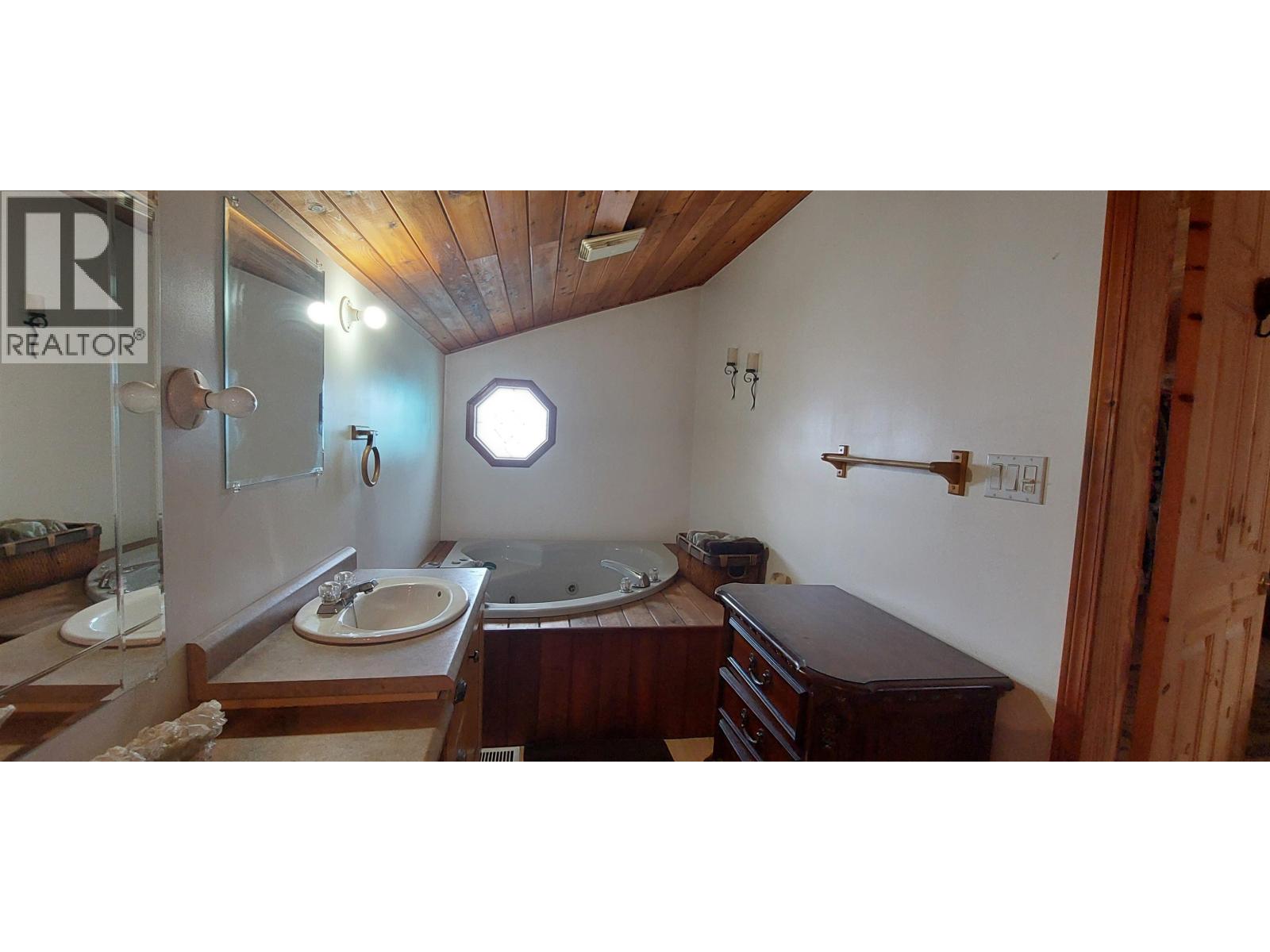 1910 Otter Road Property Photo 18