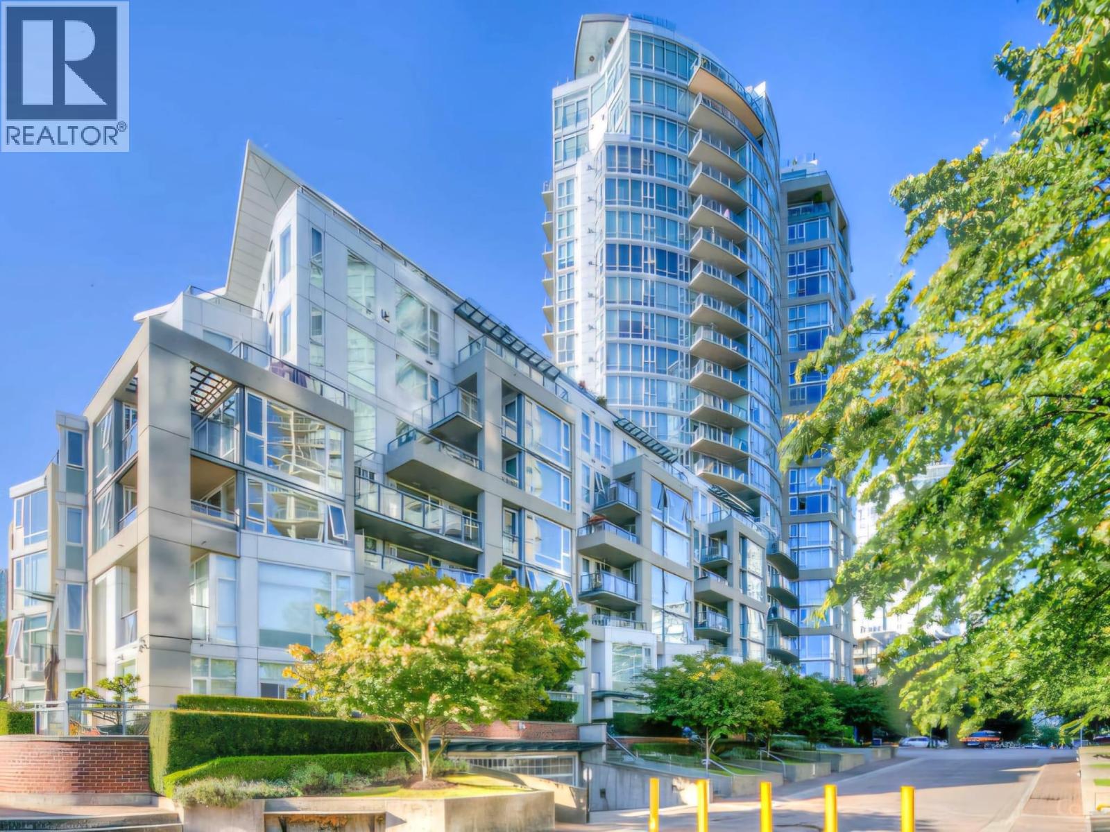 1383 MARINASIDE CRESCENT