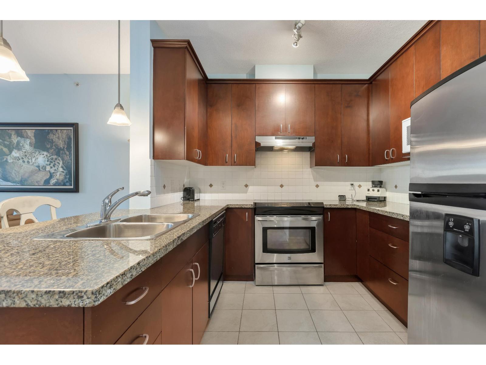 107 1551 Foster Street Property Photo 5