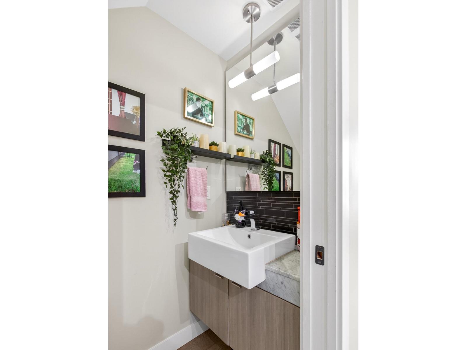 502 3080 Gladwin Road Property Photo 11