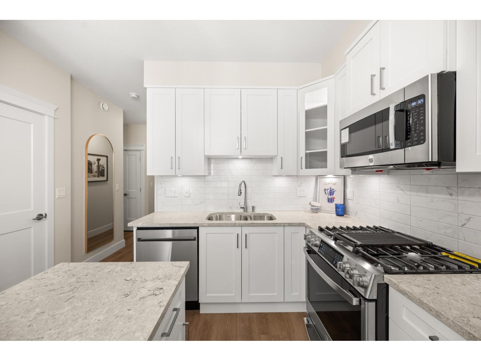 302 11063 Ravine Road Property Photo 2