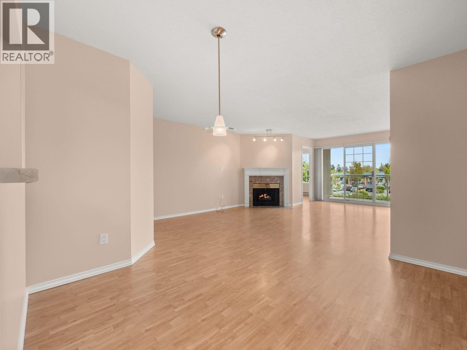 204 1140 55 Street Property Photo 7