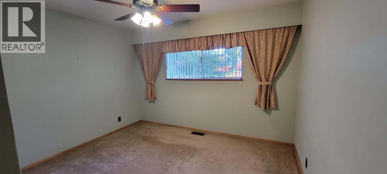 712 Townley Street Property Photo 9