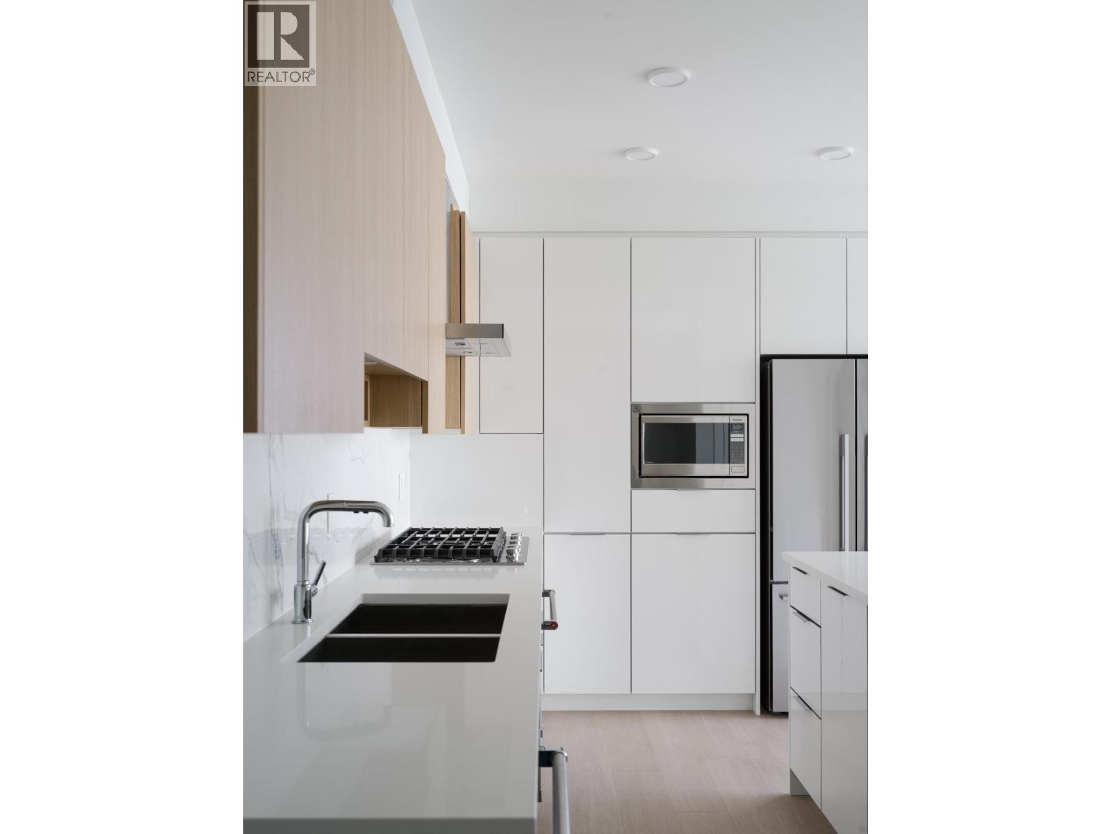 1904 7683 Park Crescent Property Photo 1