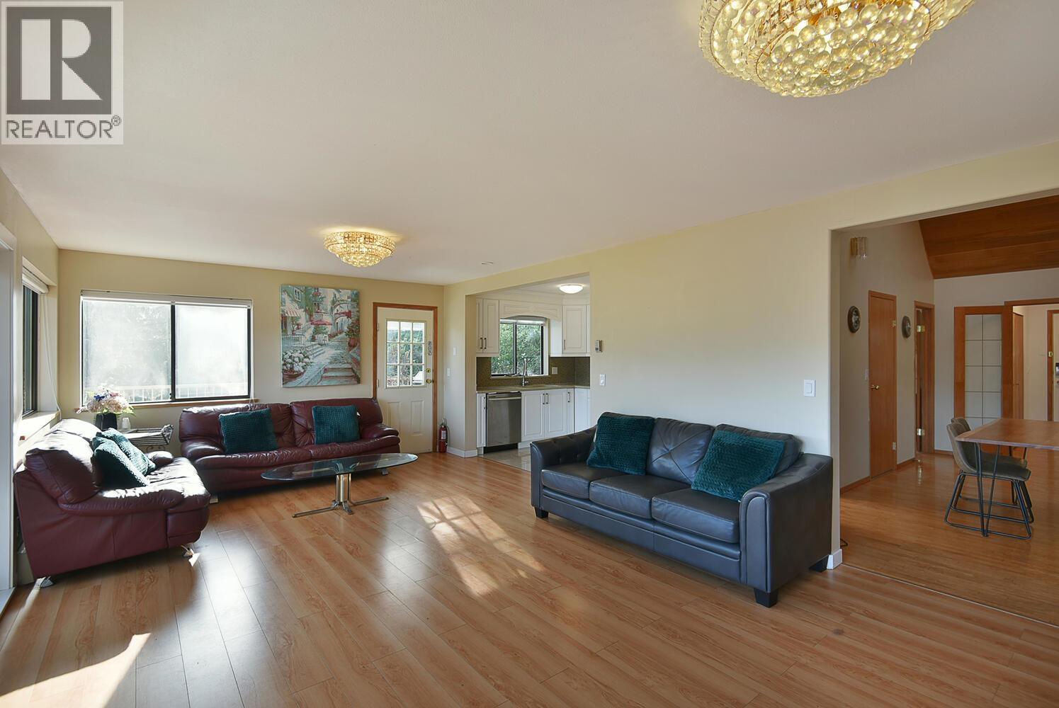 6377 N Gale Avenue Property Photo 11
