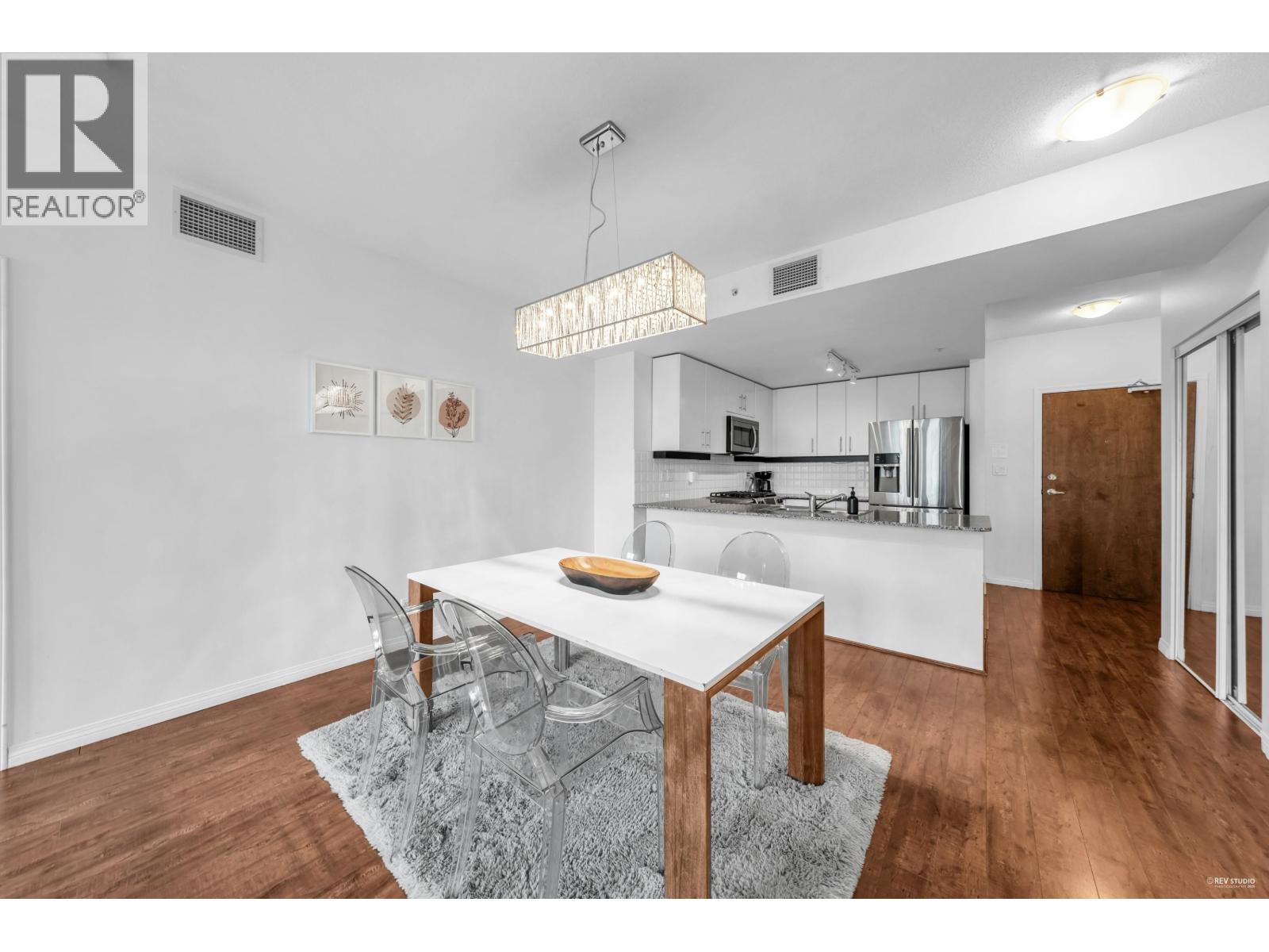 409 100 E Esplanade Street Property Photo 10