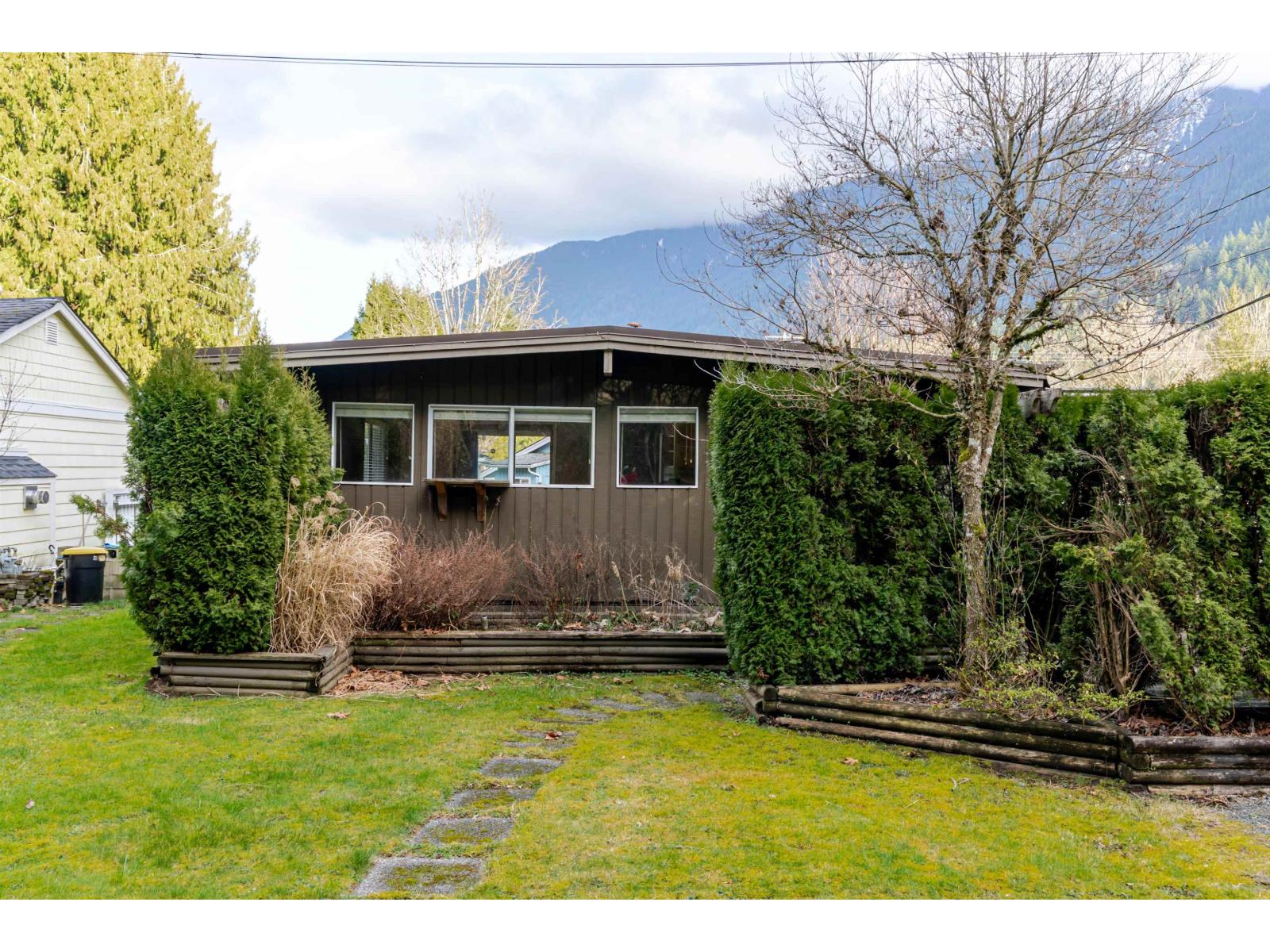 1876 Vera Road Property Photo 1