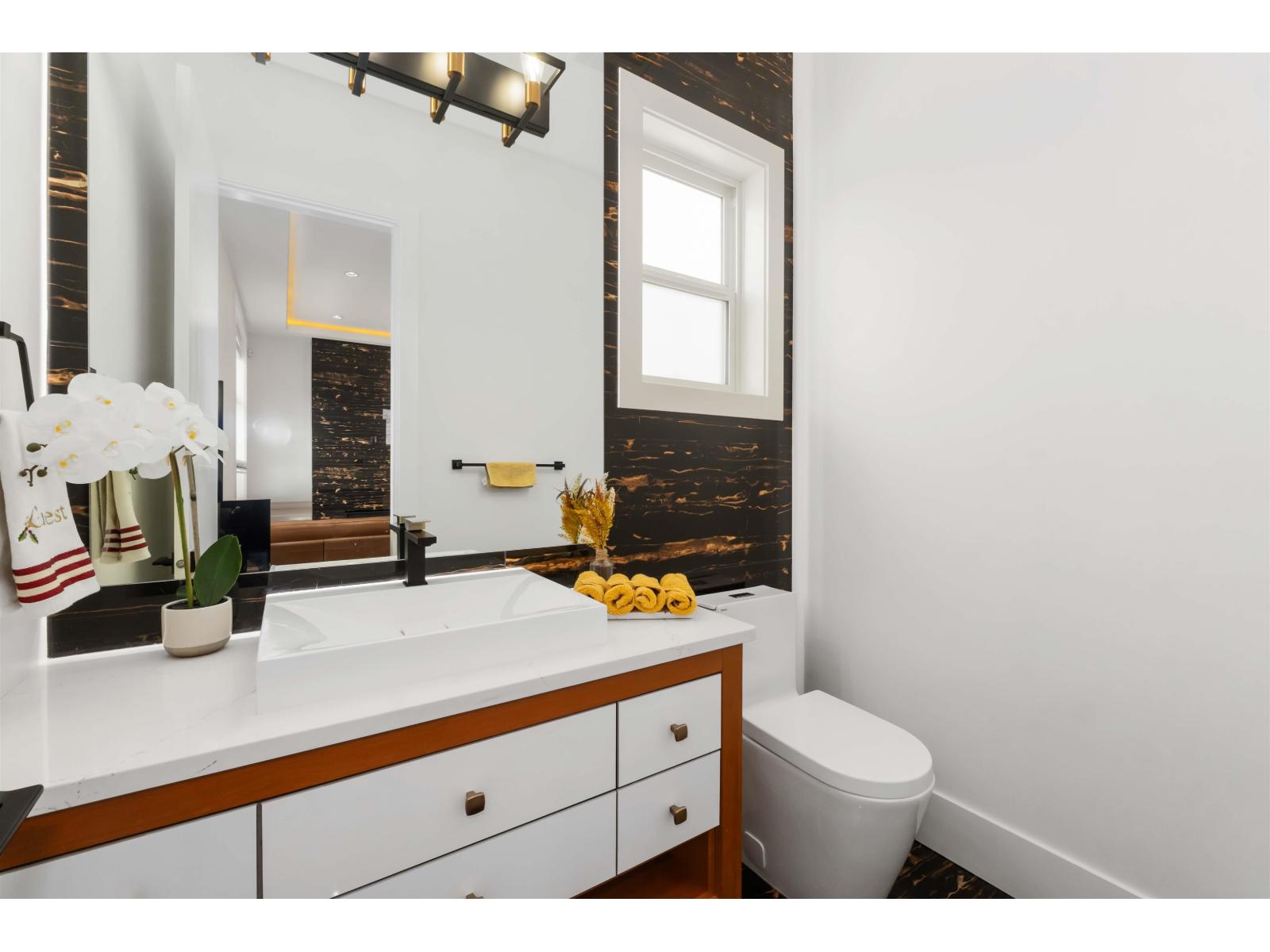 7065 194a Street Property Photo 5