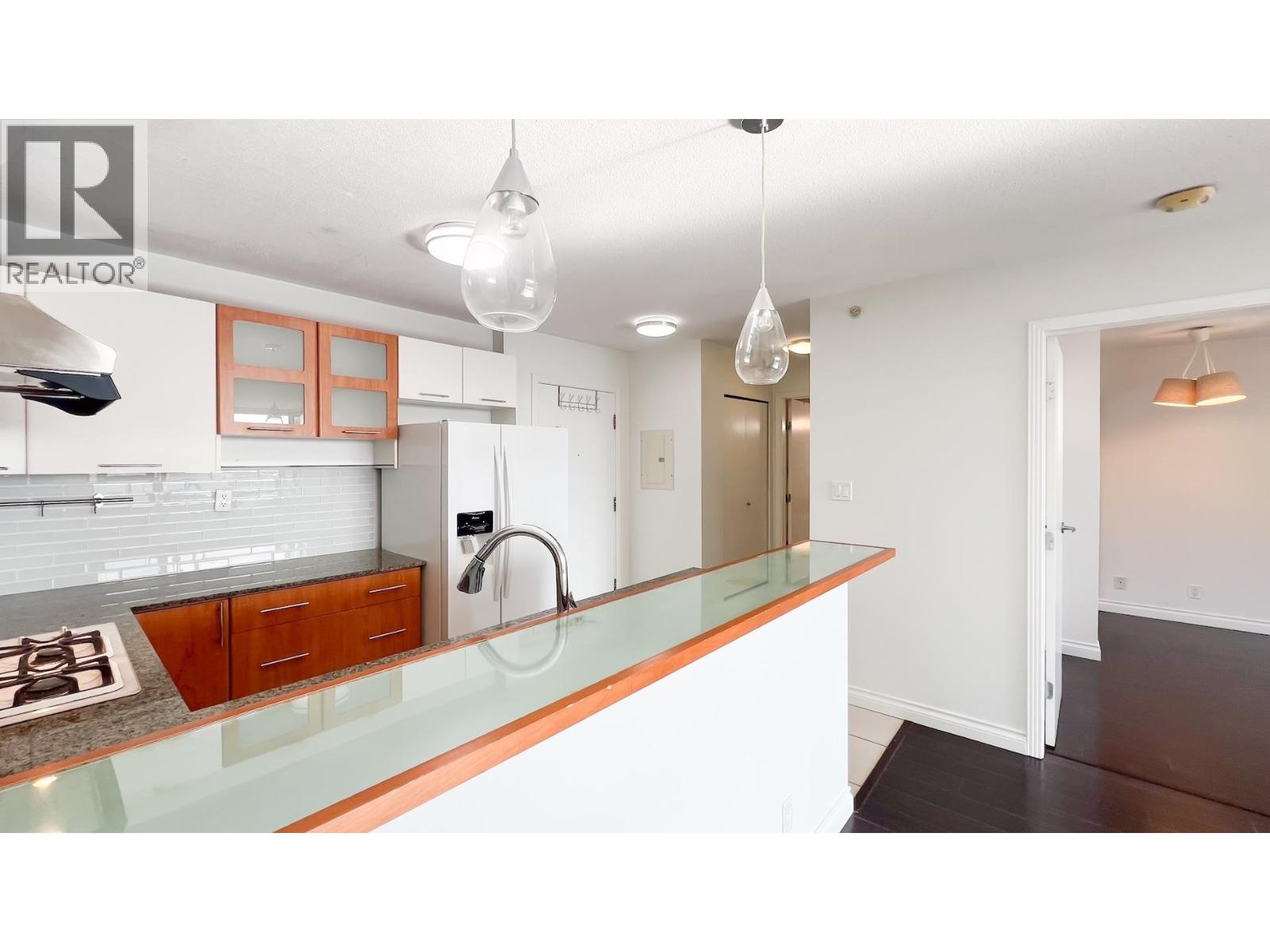 816 7831 Westminster Highway Property Photo 3